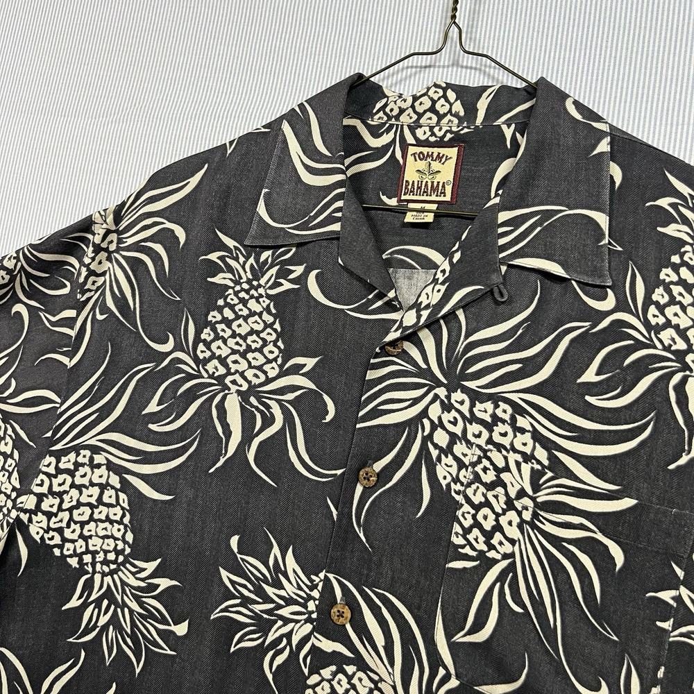 Tommy Bahama Mens Silk Shirt Medium Black Pineapple Tropical Button Up SS